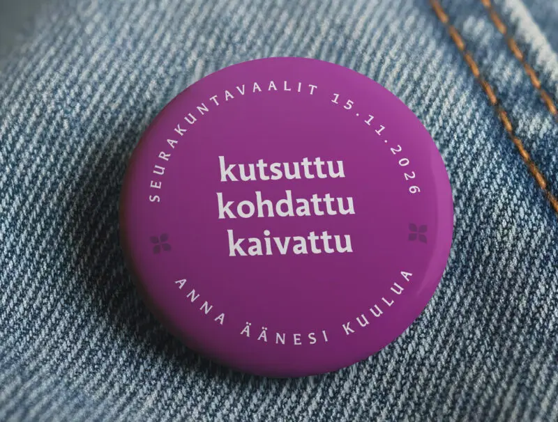 Kutsuttu kohdattu kaivattu. Seurakuntavaalien rintanappi